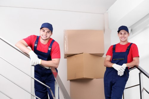 Truck hire for furniture and boxes in Hithergreen